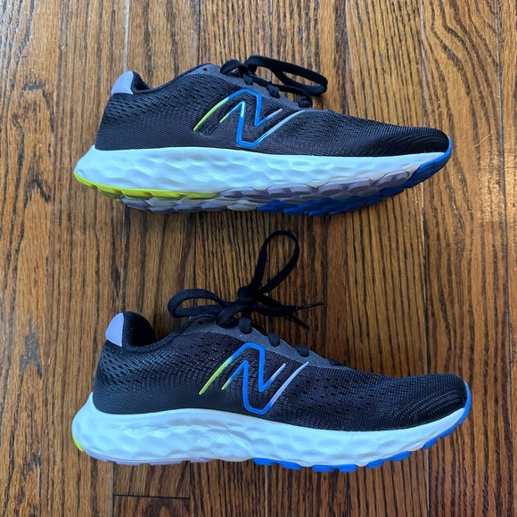 NEW BALANCE 520 V8 Running Shoe - Picture 2 of 6